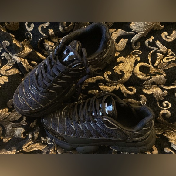 Size 7, all black steel toes, Unisex - Picture 1 of 4